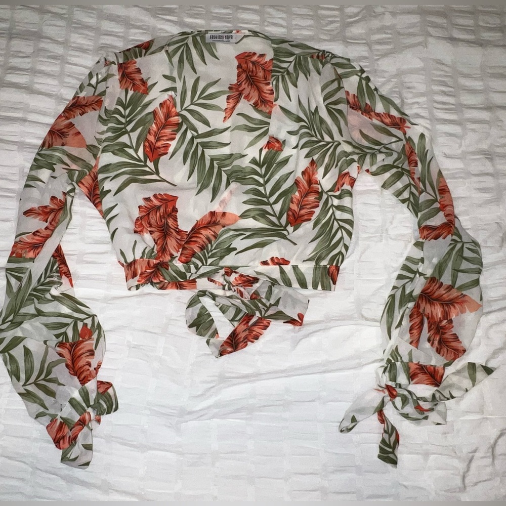 Floral cropped blouse